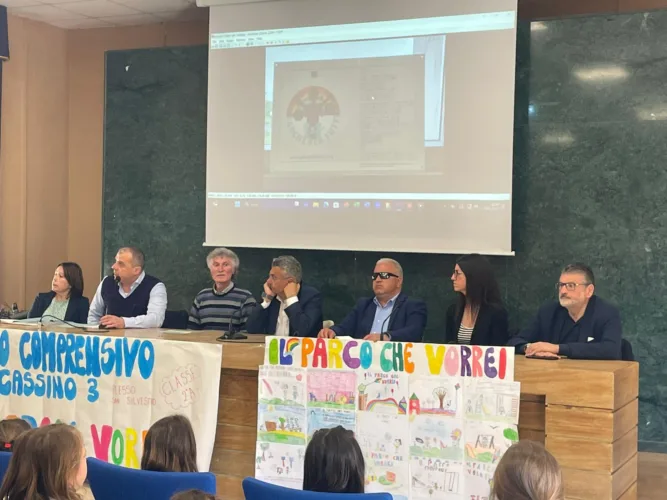“Il parco che vorrei”: a Cassino premiata la scuola primaria San Silvestro. L’ANCI Lazio sostiene i parchi inclusivi. Presente Gianluca Quadrini 1 PHOTO 2025 05 13 11 48 51
