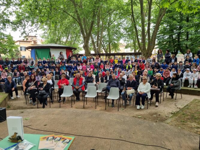 Il Presidente del Consiglio Provinciale di Frosinone Quadrini, all’incontro “Raccontami, Nonna” con l’autrice Maria Altomare Rubino a Sora 3 PHOTO 2025 05 20 14 52 40