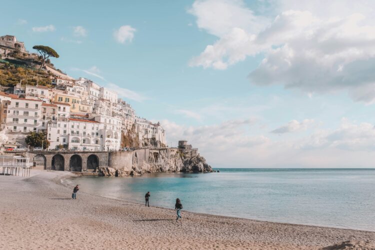 Small Cities 2025: i top 30 piccoli centri italiani più gettonati 1 Positano credits Pat Whelen via Unsplash 1 1