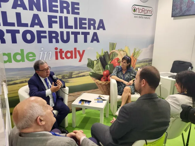 Agroalimentare: Agrocepi al lavoro per portare nelle scuole distributori di frutta e spuntini salutari 2 WhatsApp Image 2025 05 09 at 09.59.38