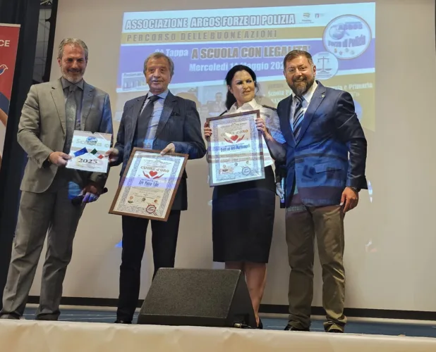 Santa Marinella - A Scuola con Legalità, ottava tappa dell'Associazione Argos Forze di Polizia 3 WhatsApp Image 2025 05 14 at 23.03.20 1