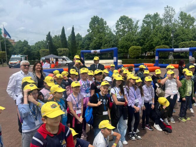 La Provincia di Frosinone al fianco dello sport e della sicurezza stradale: il saluto del Presidente del Consiglio Provinciale Quadrini all’evento “Karting in Piazza” 1 WhatsApp Image 2025 05 22 at 14.51.43