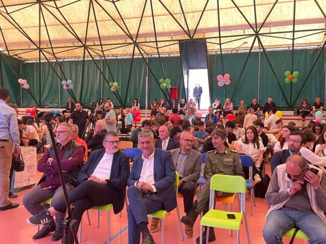 Giornata della Chimica 2025 all’ITIS “Parravano”: il Presidente del Consiglio Provinciale Quadrini presente per celebrare l’eccellenza scolastica 1 c7233e84 1a98 4bb9 abb3 022376ba06b0