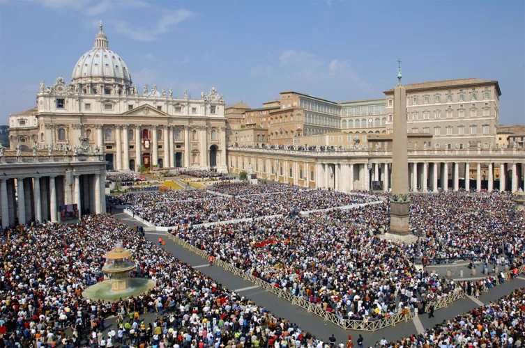Roma - Piazza San Pietro "HABEMUS PAPAM" Leone XIV 1 piazza san pietro angelus folla 1