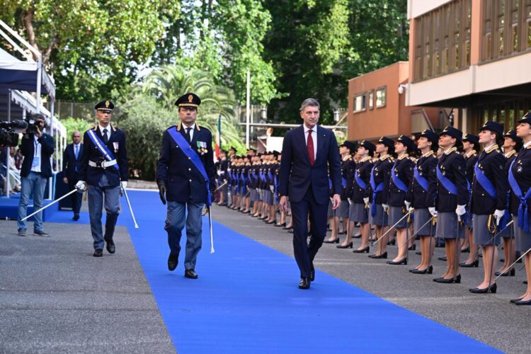 POLIZIA DI STATO: GIURAMENTO DEL 113° CORSO COMMISSARI E DEL 15° CORSO COMISSARI TECNICI 1 1