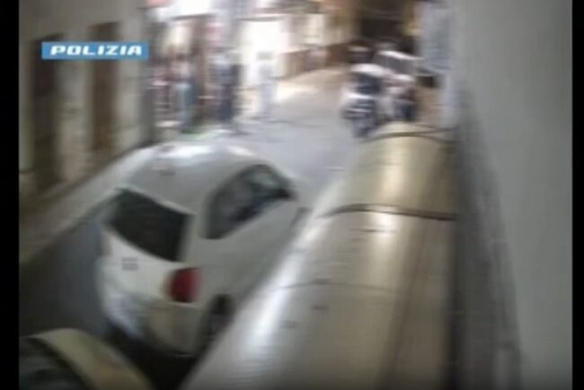 Crotone: la Polizia di Stato identifica e deferisce tre giovani responsabili del pestaggio 1 2 4