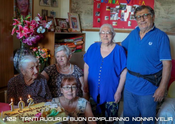 Guidonia - Auguri a nonna Velia per i suoi 102 anni - omaggio floreale del sindaco Avv. Mauro Lombardo 3 2N3A8078