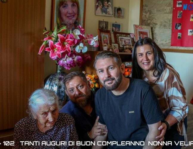 Guidonia - Auguri a nonna Velia per i suoi 102 anni - omaggio floreale del sindaco Avv. Mauro Lombardo 4 2N3A8094