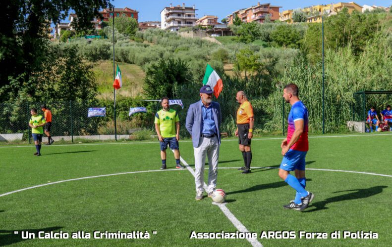 Fonte Nuova - "Un calcio alla Criminalità - No Bullying " calcio d'inizio del Sindaco Umberto Falcioni 4 7