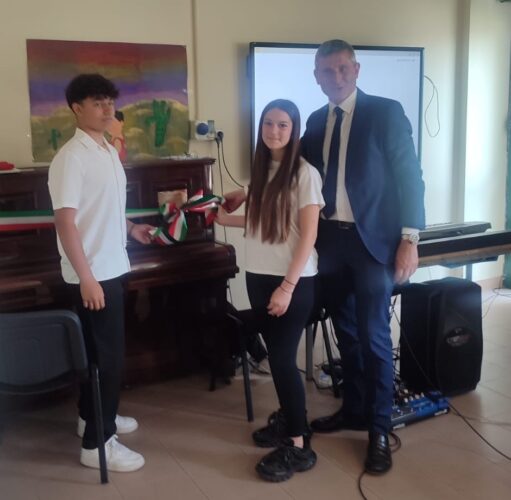 Guidonia Montecelio: Progetto Social Tour, un pianoforte regalato alla “Alberto Manzi” 2 Immagine WhatsApp 2025 06 06 ore 20.28.14 c65c4b29