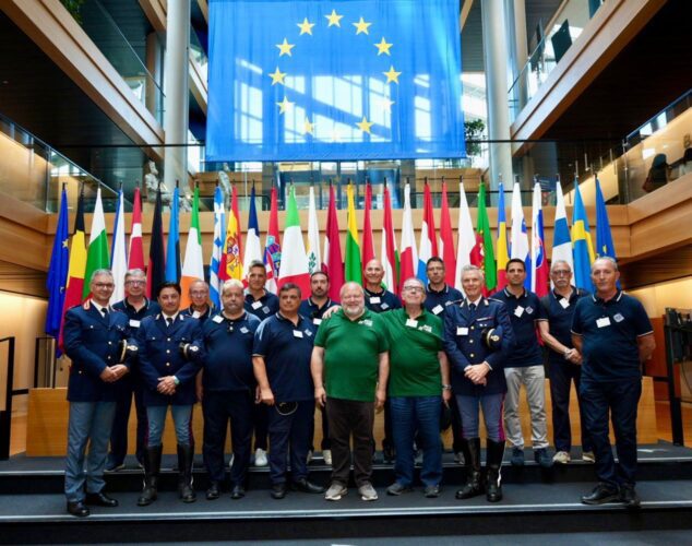 La Polizia di Stato e l'associazione Juppiter in visita al Parlamento Europeo 1 WhatsApp Image 2025 06 21 at 12.48.24