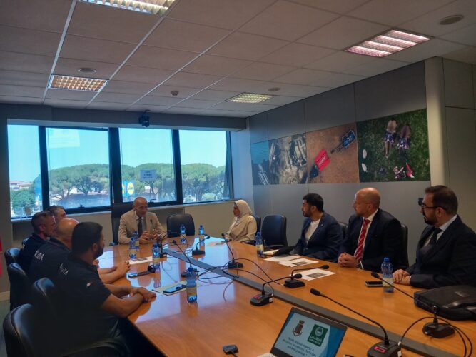 VISITA DI UNA DELEGAZIONE DEGLI ARTIFICIERI DELLA POLIZIA DI DUBAI 1 WhatsApp Image 2025 06 25 at 12.59.561