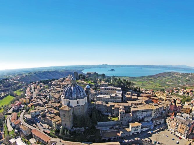 Montefiascone ospita la V edizione del Festival dell’ecologia integrale: “Porte aperte alla Speranza. Cambiamento e sostenibilità” 2 montefiascone panoramica lago