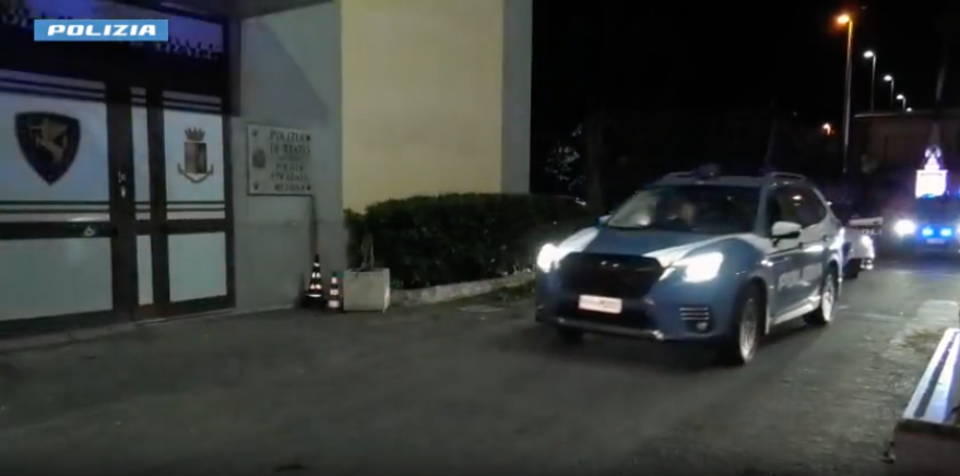 MESSINA, LA POLIZIA DI STATO ESEGUE MISURE CAUTELARI NEI CONFRONTI DI 14 SOGGETTI INDIZIATI DI DELITTI DI ASSOCIAZIONE FINALIZZATA AL TRAFFICO DI STUPEFACENTI, DETENZIONE E PORTO ILLEGALE DI ARMI 1 3