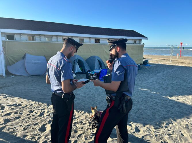 OSTIA I controlli dei Carabinieri sul litorale di Ostia 2