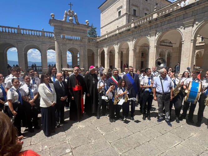 Montecassino dà il via al cammino del Millennio e mezzo: solenne celebrazione per San Benedetto” 1 d4c25624 ffe3 4272 a5a0 b63635f4bdc3