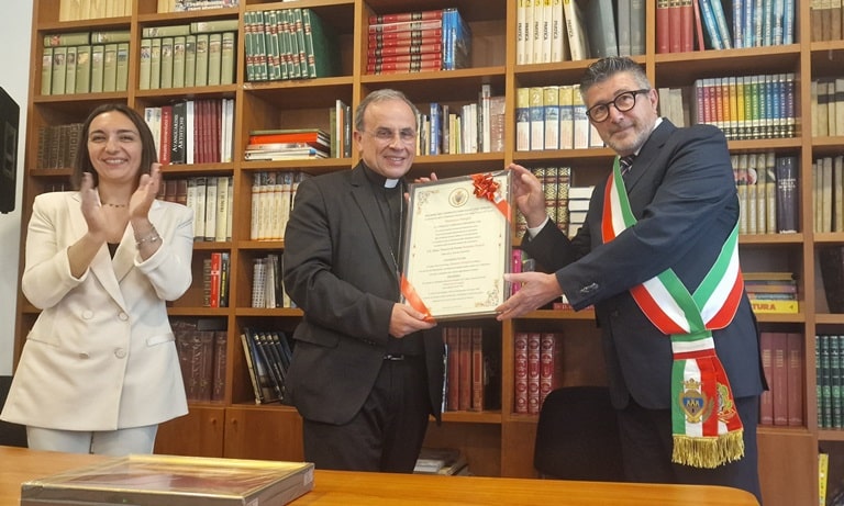 Il Vescovo di Verona è Cittadino Onorario del Comune più alto del Lazio Il Vescovo di Verona è Cittadino Onorario del Comune più alto del Lazio