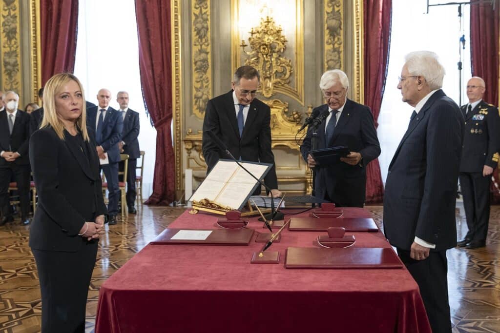 Meloni ricorda Armani: “Il suo tailleur al giuramento come presidente una scelta che rifarei” Meloni ricorda Armani: “Il suo tailleur al giuramento come presidente una scelta che rifarei”