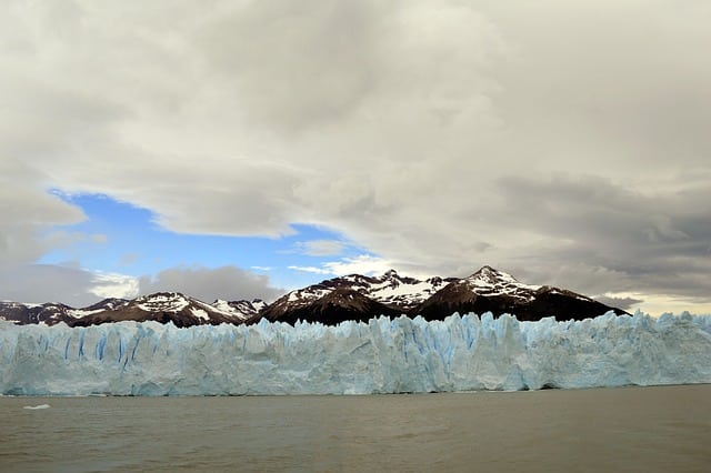 Addio ai ghiacciai: in 60 anni le Alpi ne hanno persi 170 km quadrati, come il lago di Como Addio ai ghiacciai: in 60 anni le Alpi ne hanno persi 170 km quadrati, come il lago di Como