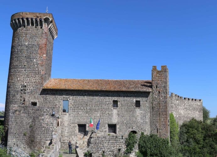 Tuscia: Turismo e Commercio come motore di rinascita economica 5 Canino labbazia benedettina