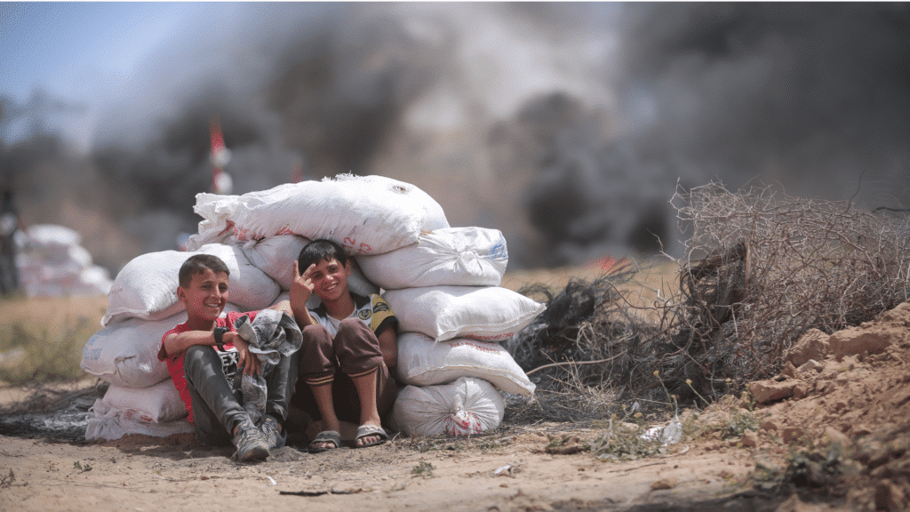 Gaza, migliaia di palestinesi tornano al nord della Striscia dopo il cessate il fuoco Gaza, migliaia di palestinesi tornano al nord della Striscia dopo il cessate il fuoco