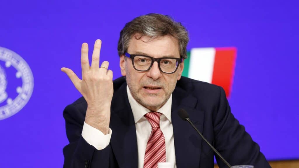 Giorgetti ‘anticipa’ la manovra: “Taglio delle tasse ai ceti medi. Se Papa Leone fa il miracolo..” Giorgetti ‘anticipa’ la manovra: “Taglio delle tasse ai ceti medi. Se Papa Leone fa il miracolo..”