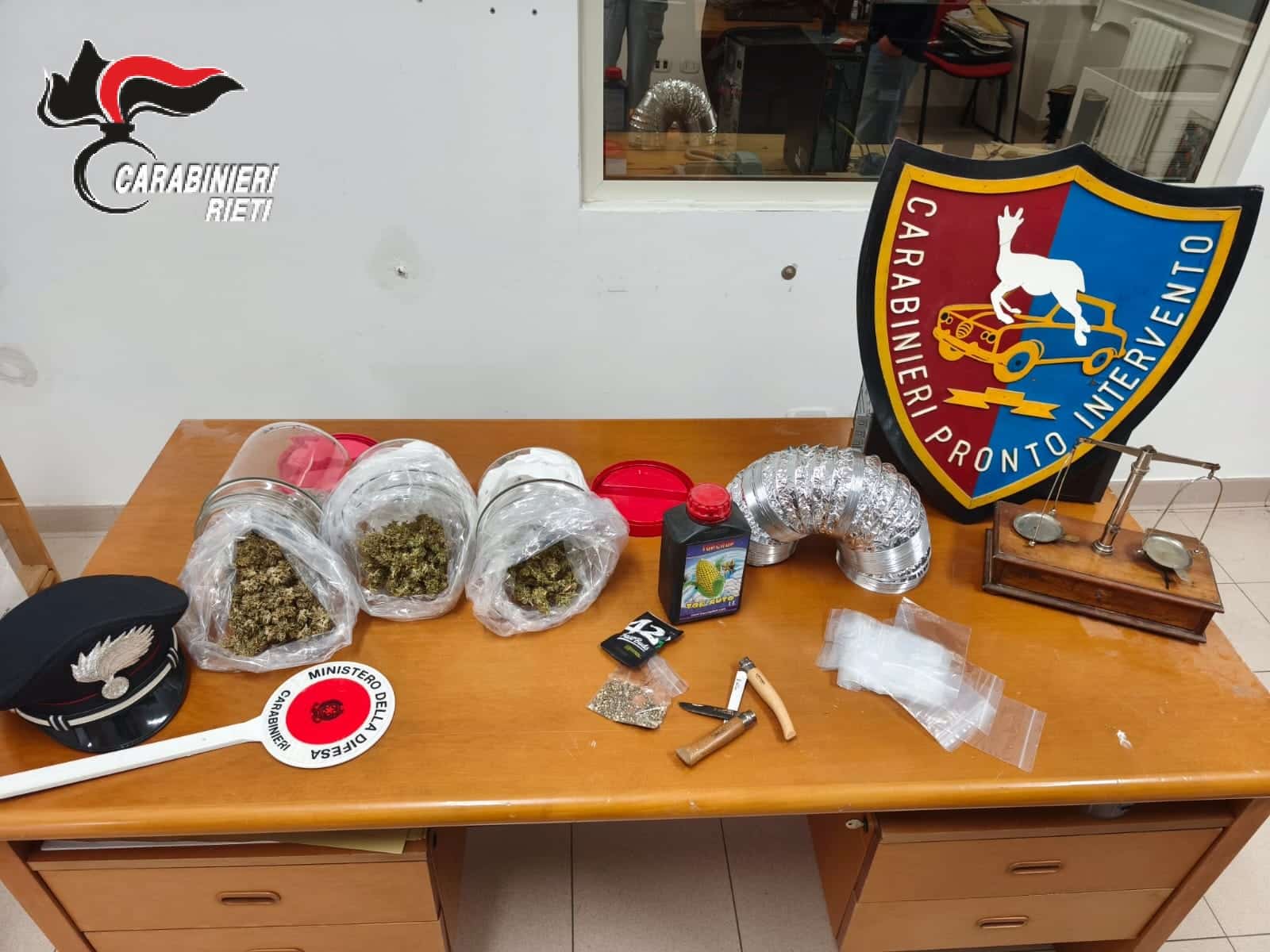 Frasso Sabino: I Carabinieri scoprono un laboratorio per la produzione di droga: arrestato un 44enne Frasso Sabino: I Carabinieri scoprono un laboratorio per la produzione di droga: arrestato un 44enne