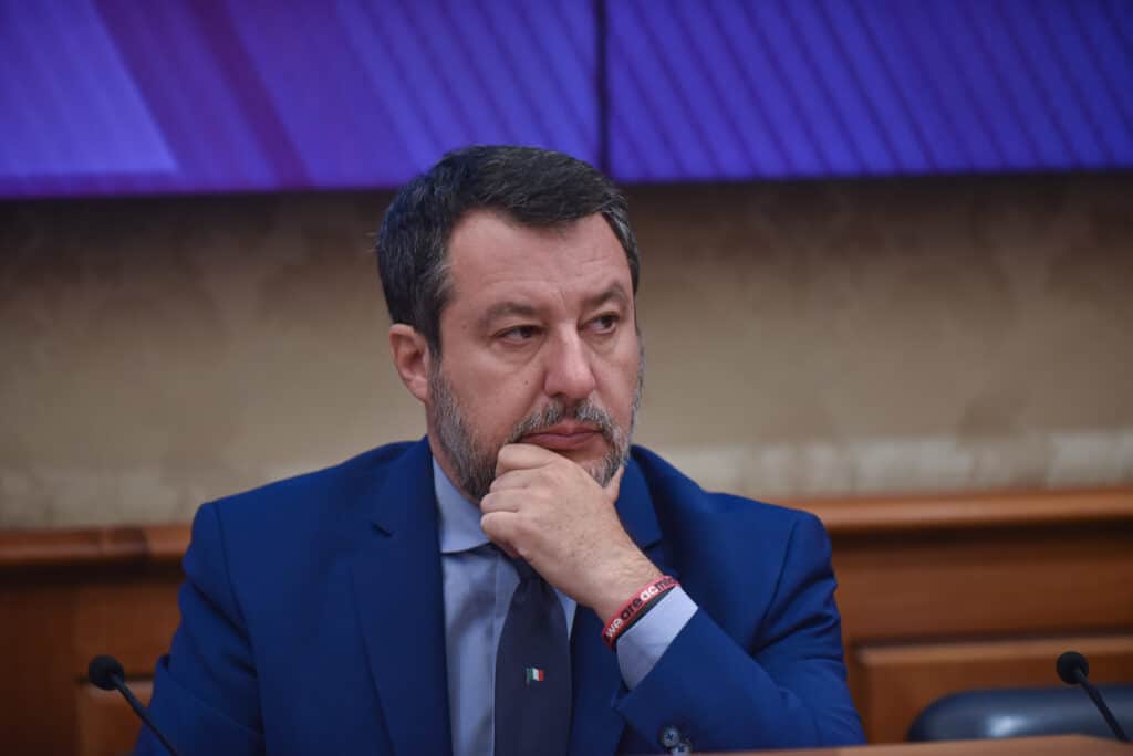 Muore colpito dal taser, Salvini: “Noi stiamo con i carabinieri” Muore colpito dal taser, Salvini: “Noi stiamo con i carabinieri”