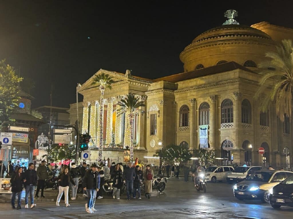 Tenta di sedare una rissa nel cuore della ‘movida’: ucciso 21enne a Palermo Tenta di sedare una rissa nel cuore della ‘movida’: ucciso 21enne a Palermo