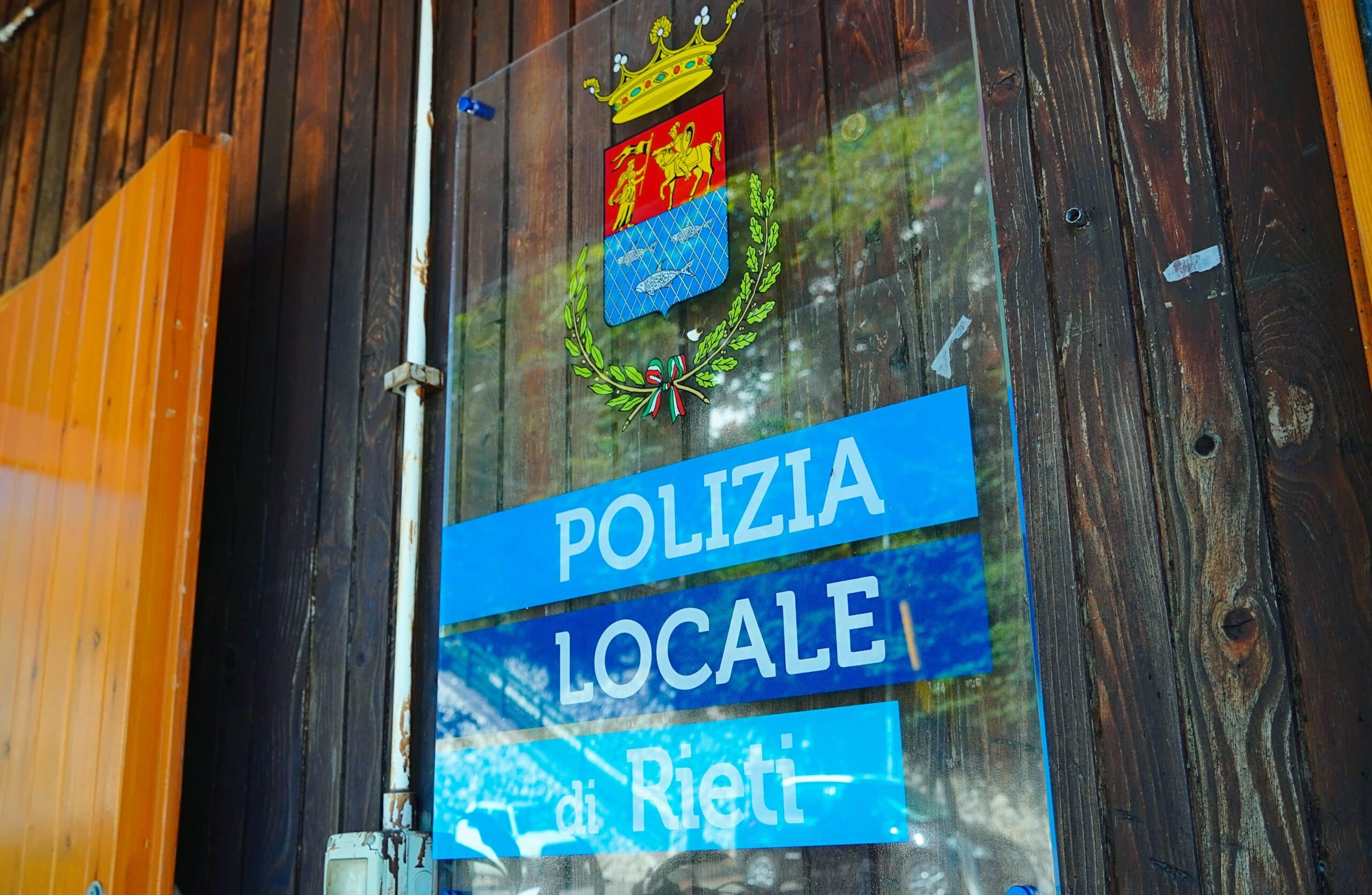 Interdizione al traffico veicolare per rifacimento del manto stradale su viale Theseider dall’incrocio con via delle Magnolie e via Dei Salici dall’incrocio con via delle Ortensie Interdizione al traffico veicolare per rifacimento del manto stradale su viale Theseider dall’incrocio con via delle Magnolie e via Dei Salici dall’incrocio con via delle Ortensie