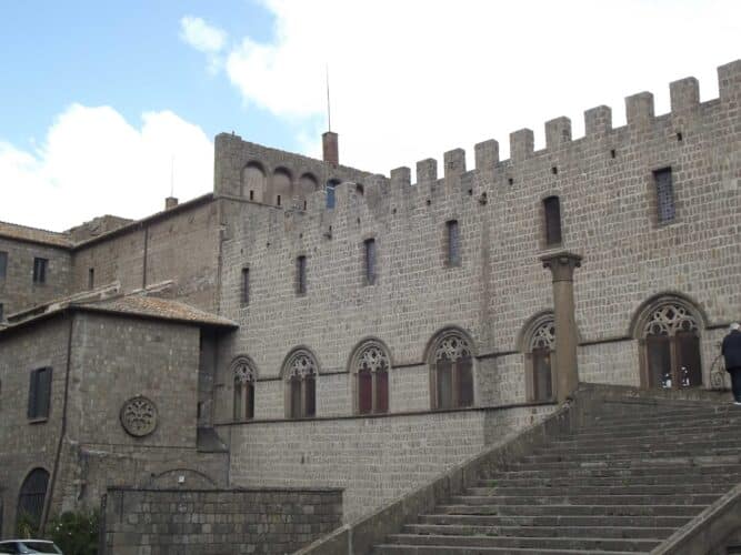 Tuscia: Turismo e Commercio come motore di rinascita economica 6 Viterbo il Palazzo dei Papi