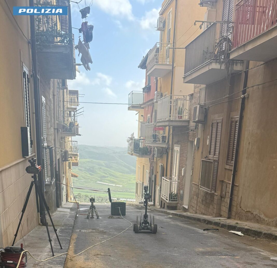 I NOCS della Polizia di Stato al lavoro a Niscemi nel dispositivo di protezione civile I NOCS della Polizia di Stato al lavoro a Niscemi nel dispositivo di protezione civile