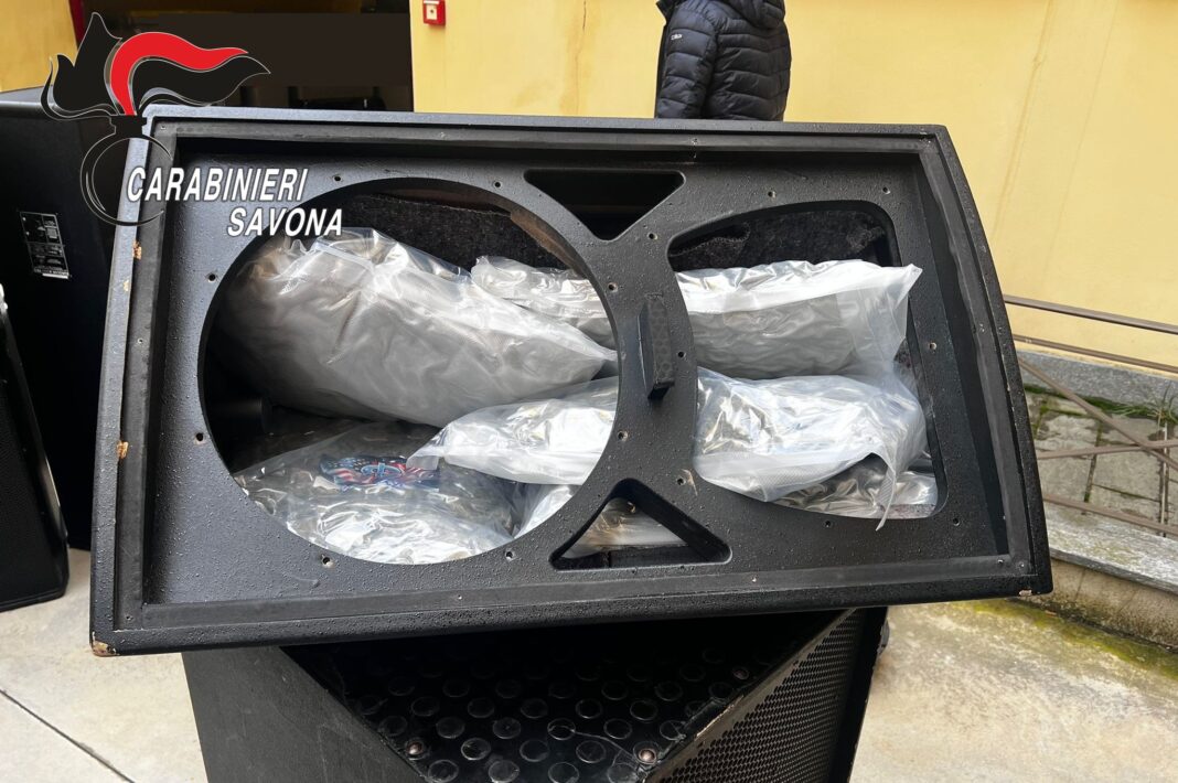 Savona, sequestrati 66 kg di marijuana nascosti in casse acustiche: Savona, sequestrati 66 kg di marijuana nascosti in casse acustiche: