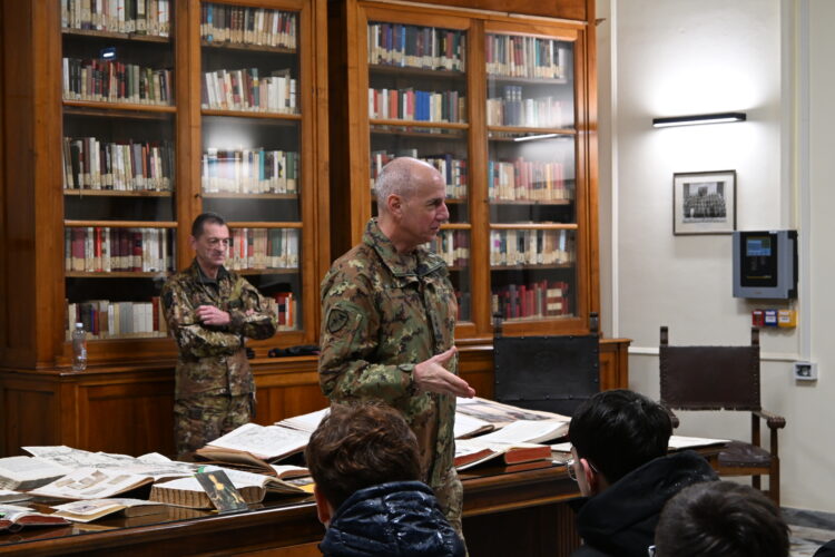 Esercito: il “Galilei” di Civitavecchia in visita al COMVIE 1 Foto 01 1