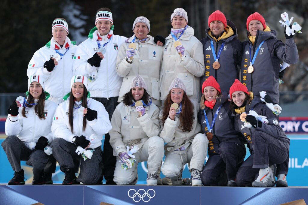 Giochi 2026, Italia d’argento nella staffetta mista di Biathlon. Bronzo di Dalmasso nello snowboard Giochi 2026, Italia d’argento nella staffetta mista di Biathlon. Bronzo di Dalmasso nello snowboard
