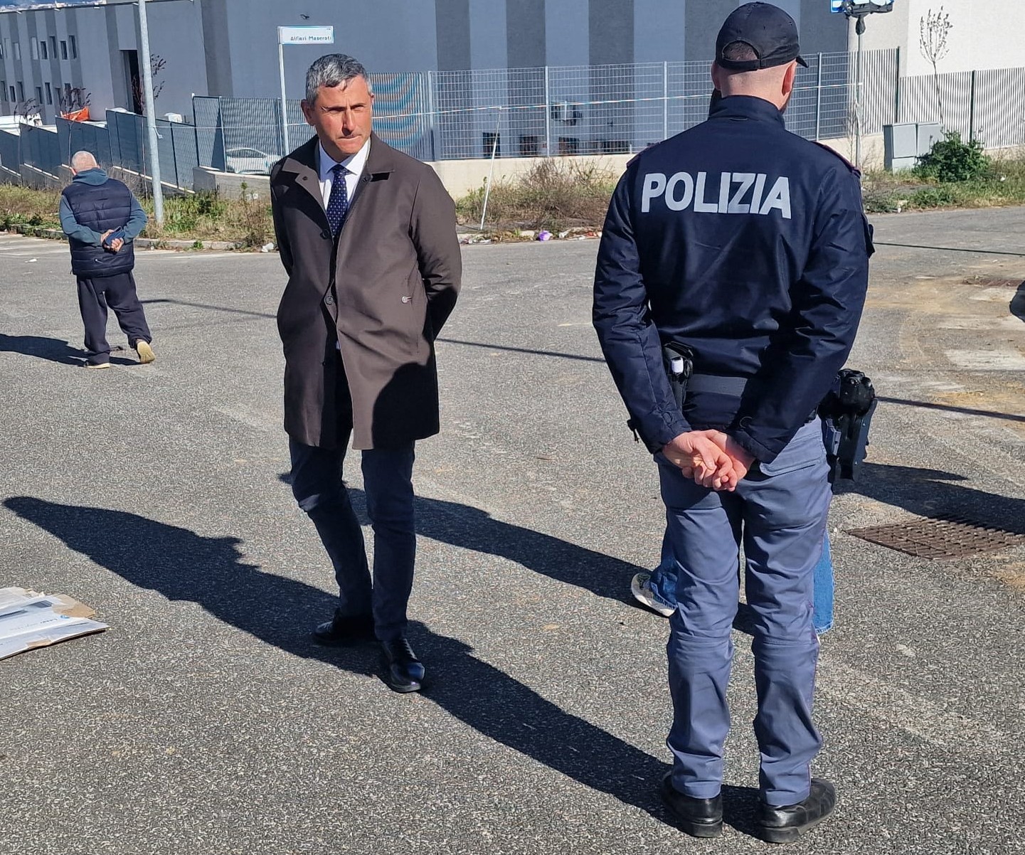Guidonia. Insediamento abusivo, il Sindaco Mauro Lombardo applica il “Daspo urbano” Guidonia. Insediamento abusivo, il Sindaco Mauro Lombardo applica il “Daspo urbano”
