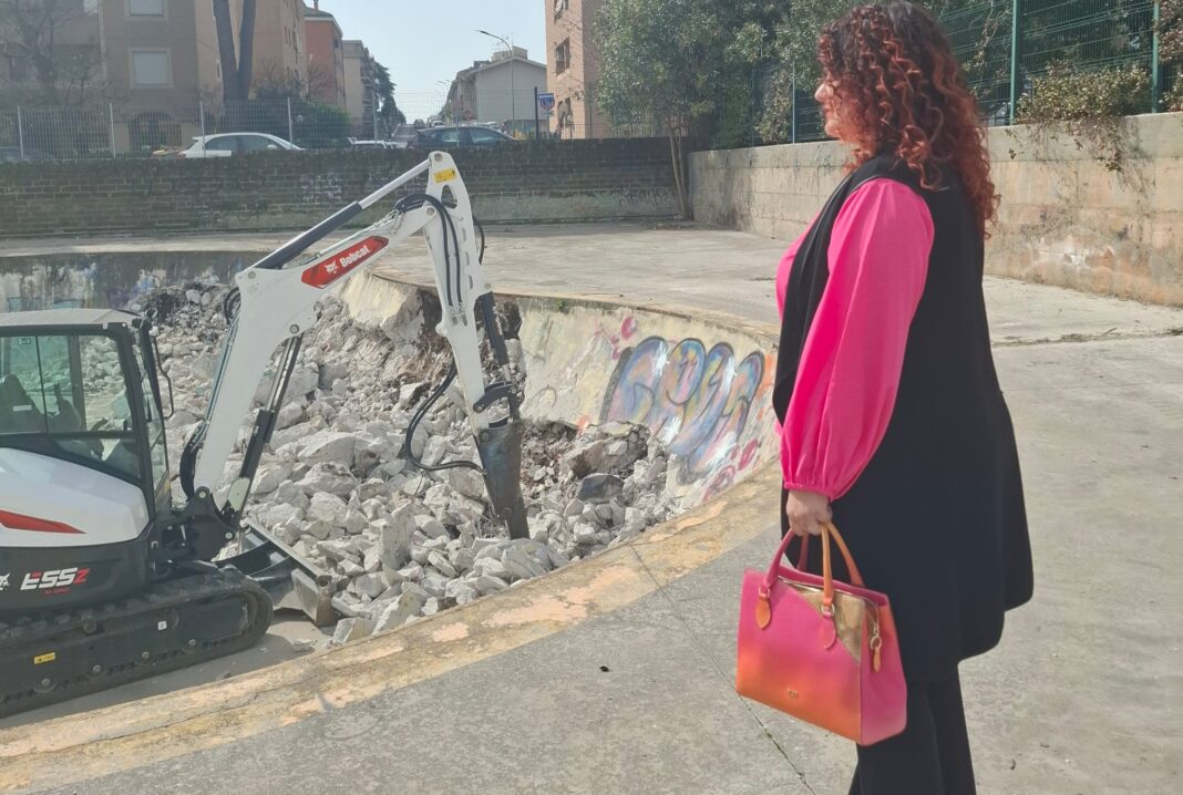 Guidonia – Proseguono i lavori di riqualificazione dello skate park di Colle Fiorito Guidonia – Proseguono i lavori di riqualificazione dello skate park di Colle Fiorito