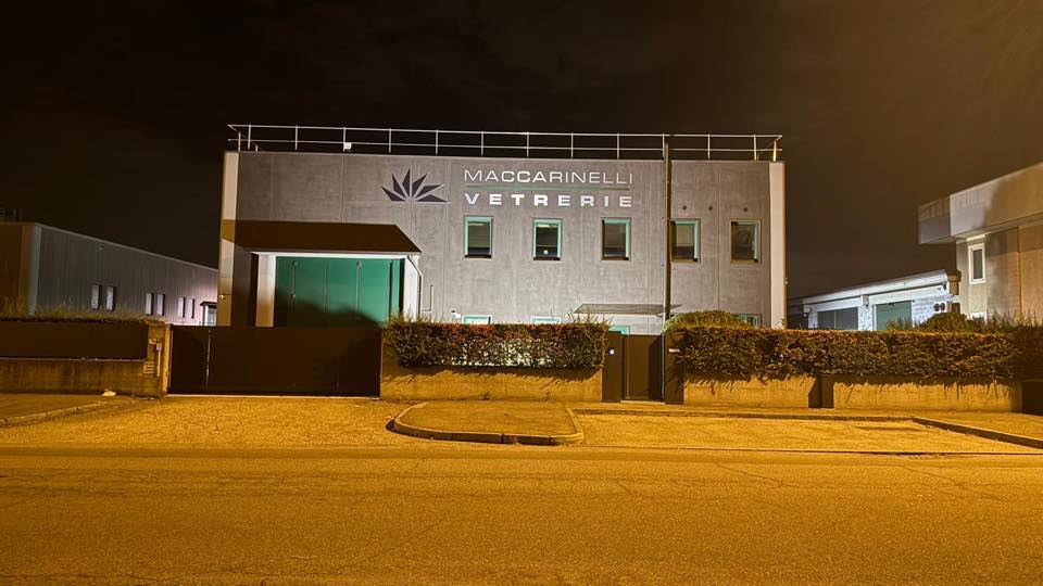 Dopo 25 anni di lavoro dipendenti di un’azienda storica italiana licenziati con un messaggio Whatsapp Dopo 25 anni di lavoro dipendenti di un’azienda storica italiana licenziati con un messaggio Whatsapp