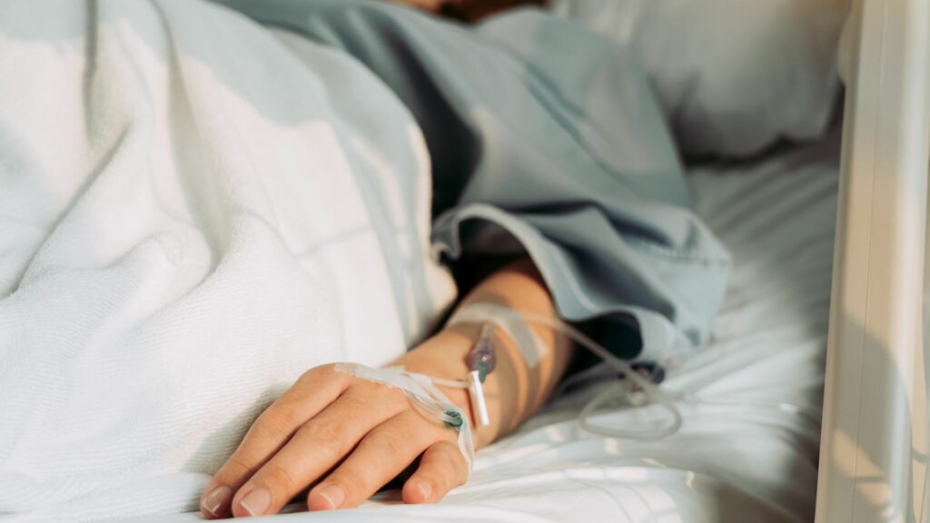 All’ospedale Cotugno di Napoli 50 ricoverati per Epatite A. Dopo il focolaio in Campania, segnalazioni anche nel Lazio e nel nord della Calabria All’ospedale Cotugno di Napoli 50 ricoverati per Epatite A. Dopo il focolaio in Campania, segnalazioni anche nel Lazio e nel nord della Calabria
