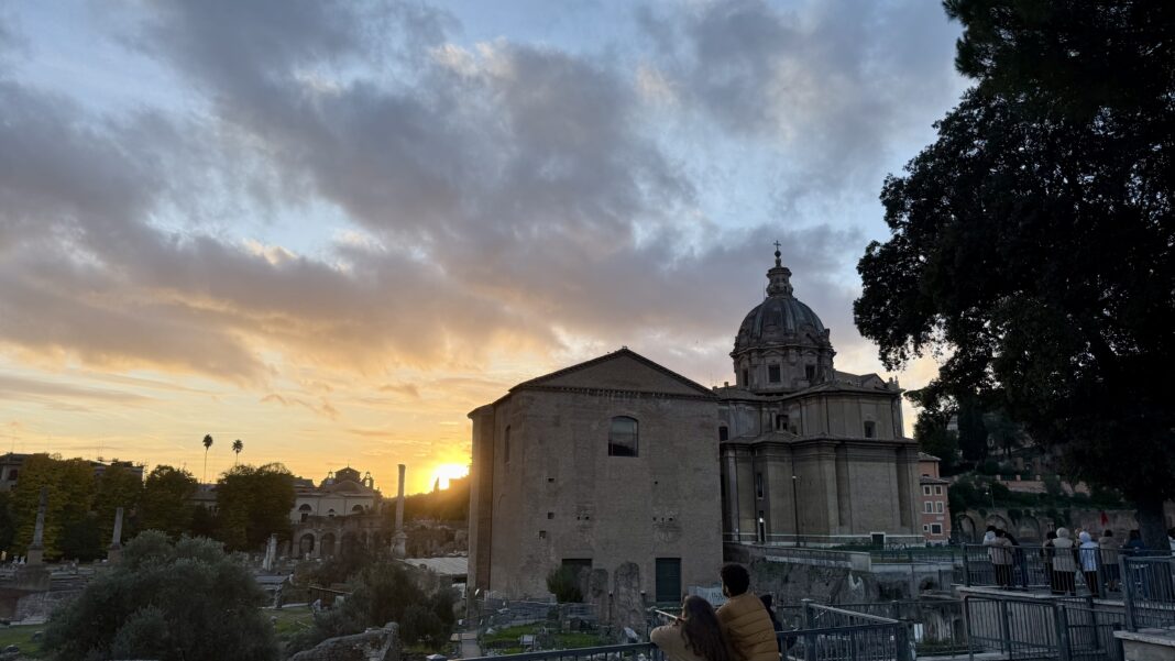Sotto le luci della storia: Noctourism a Roma Sotto le luci della storia: Noctourism a Roma