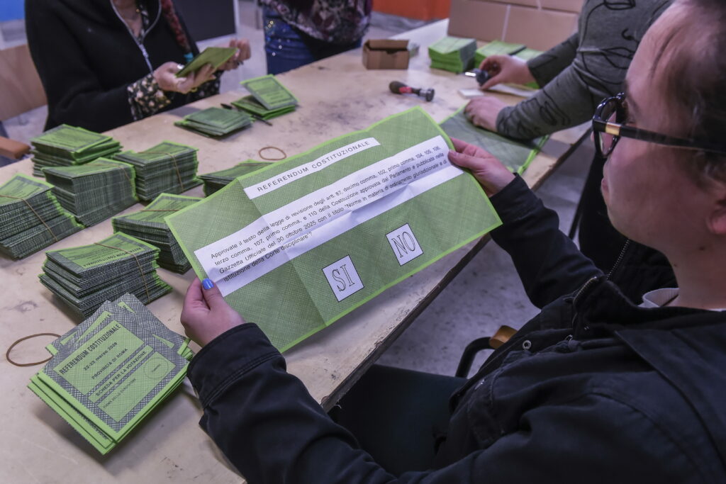 Referendum sulla Giustizia, boom alle urne: alle 23 di domenica affluenza al 46,07%. A Roma, Milano, Bologna e Firenze superato il 50% Referendum sulla Giustizia, boom alle urne: alle 23 di domenica affluenza al 46,07%. A Roma, Milano, Bologna e Firenze superato il 50%