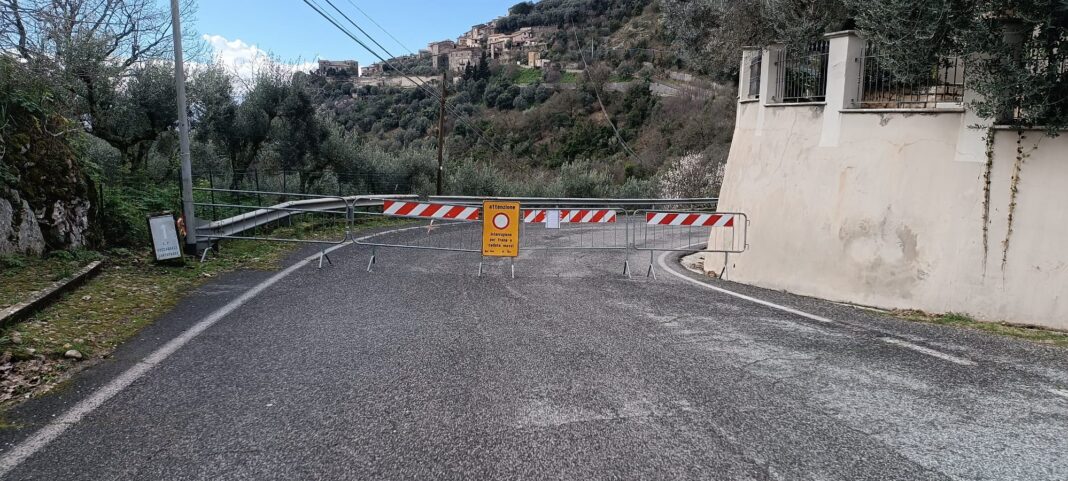 “Rocca d’Arce sull’orlo del collasso: senza fondi immediati rischio isolamento” “Rocca d’Arce sull’orlo del collasso: senza fondi immediati rischio isolamento”