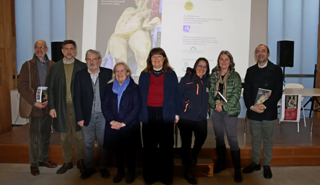 Presentato il libro “Le pietre e la memoria: il patrimonio culturale del territorio di Accumoli tra presente e futuro” Presentato il libro “Le pietre e la memoria: il patrimonio culturale del territorio di Accumoli tra presente e futuro”