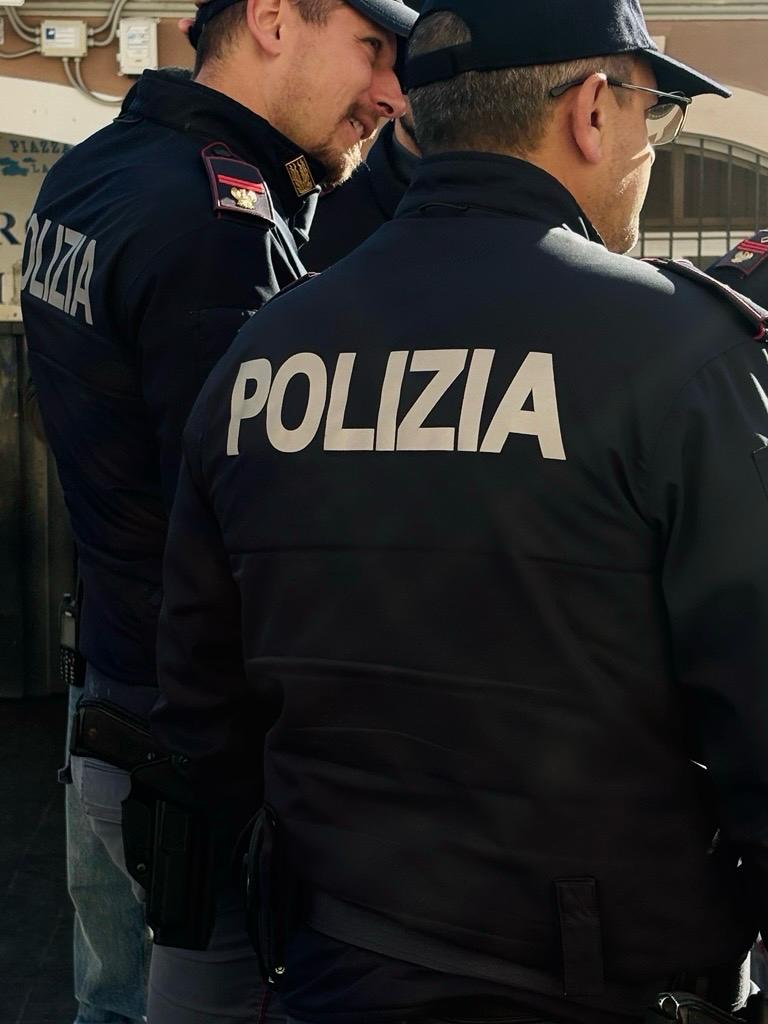 Si finge carabiniere e tenta la truffa dello specchietto: arrestato a Roma da un agente fuori servizio Si finge carabiniere e tenta la truffa dello specchietto: arrestato a Roma da un agente fuori servizio