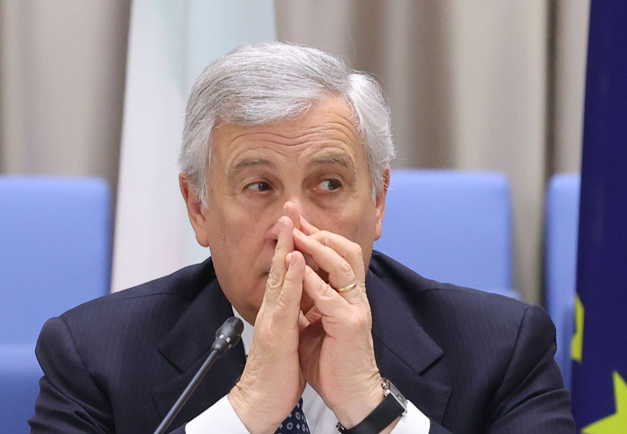 Guerra in Iran, Tajani: “Invieremo armi da difesa nei paesi del Golfo. E anche una nave per poteggere Cipro” Guerra in Iran, Tajani: “Invieremo armi da difesa nei paesi del Golfo. E anche una nave per poteggere Cipro”