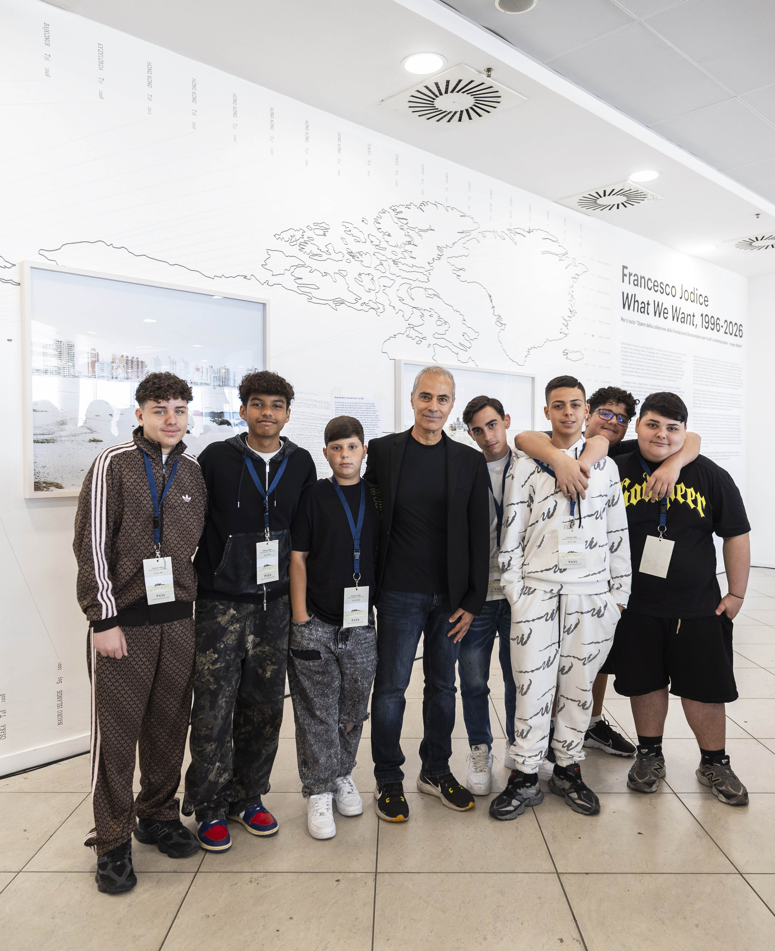 Francesco Jodice con gli studenti dellIC Oriani Guarino di San Pietro a Patierno