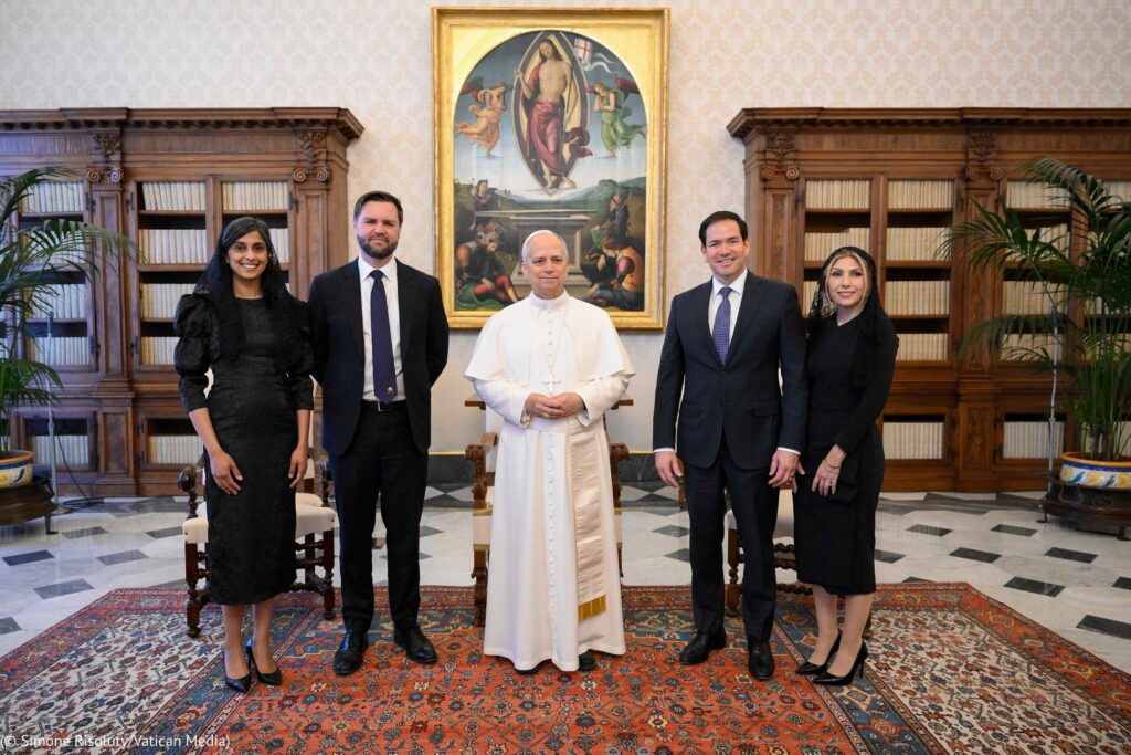 Vance vuole insegnare al Papa il suo mestiere: “Dovrebbe essere molto, molto cauto quando parla di questioni teologiche” Vance vuole insegnare al Papa il suo mestiere: “Dovrebbe essere molto, molto cauto quando parla di questioni teologiche”