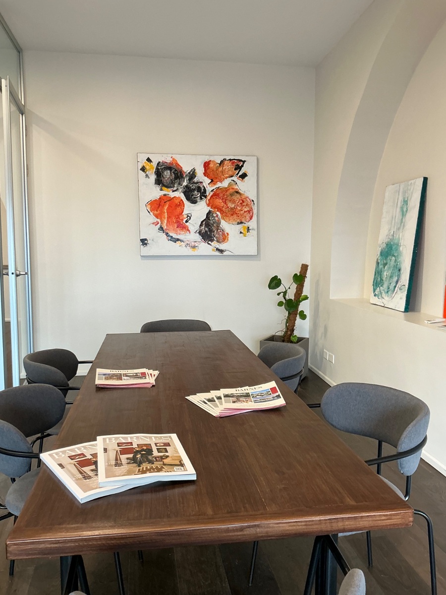 Opere di Giusy Lauriola in sala riunioni Photo Credits Rome Exclusive Magazine