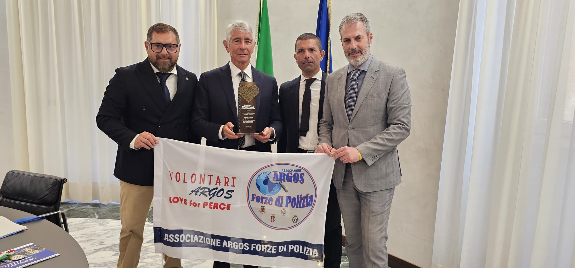 Roma – “Premio Nazionale Cuori D’Oro”al Ministro per lo Sport e i Giovani Andrea Abodi Roma – “Premio Nazionale Cuori D’Oro”al Ministro per lo Sport e i Giovani Andrea Abodi