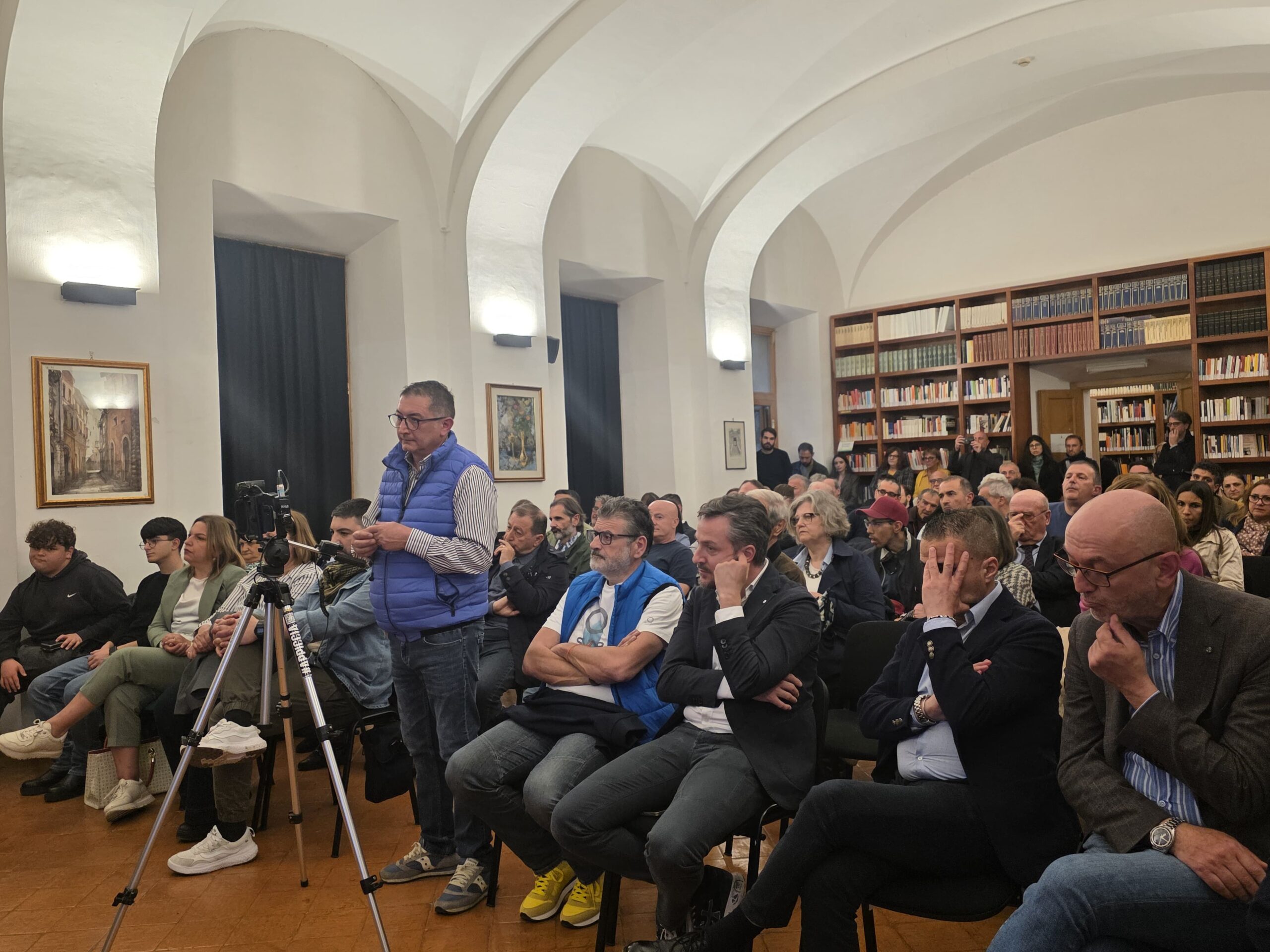 Alatri, Intelligence e Storia: Gianluca Quadrini (Provincia di FR – ANCI Lazio) alla presentazione del libro di Marco Mancini Alatri, Intelligence e Storia: Gianluca Quadrini (Provincia di FR – ANCI Lazio) alla presentazione del libro di Marco Mancini